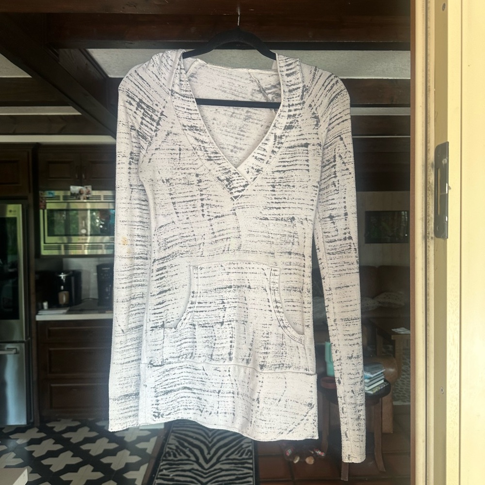 Phanuel Activewear Warm Long Sleeve Top with hood and front pouch